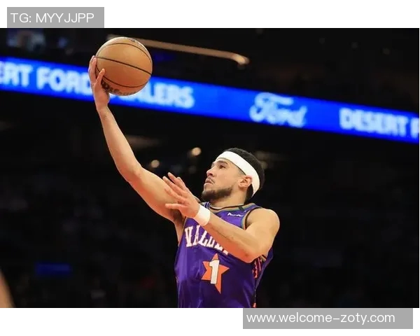 布克场均30分4板7助展现超强实力被美媒评为球队头号选择