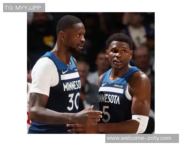 爱德华兹精彩突破拉杆换手上篮展现超强观赏性引发全场欢呼