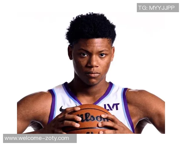 米奇约翰逊谈文班缺席对球队影响坚持原则不变的决心与信念