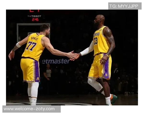 湖人交易热火诈骗犯换回肯纳德与八村塁LBJ誓言用全力扣碎篮筐